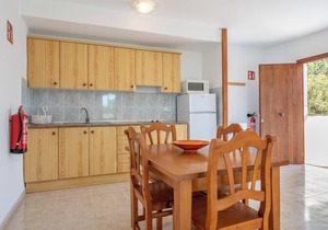 Air-Conditioned Apartment with Pool, Wi-Fi, Balcony and Close to the Beach