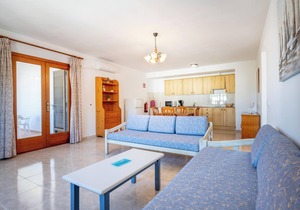 Air-Conditioned Apartment with Pool, Wi-Fi, Balcony and Close to the Beach