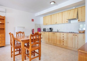 Air-Conditioned Apartment with Pool, Wi-Fi, Balcony and Close to the Beach
