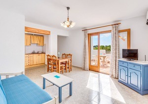 Air-Conditioned Apartment with Pool, Wi-Fi, Balcony and Close to the Beach
