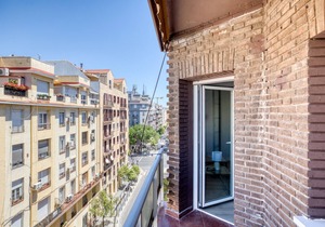 Amazing Retiro 3BR, in the best area of Madrid, by Blueground