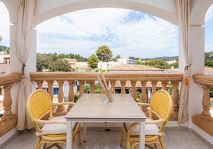 Apartment Close to the Beach with Pool Access, Private Terrace, Air Conditioning and Wi-Fi