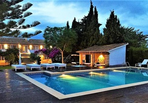 Apartment in a luxurious villa for 6 people