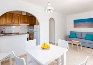 Apartment in Well Maintained Complex with Pool - Girasol Garden Superior 2 B