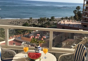 Beach front apartment hotel with nice seaviews, near Puerto Marina