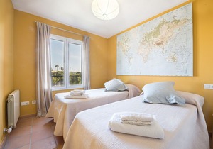 Beautiful apartment with sea views, surrounded by gardens and three swimming pools