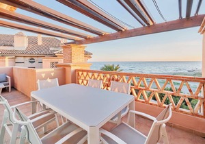 Beautiful Penthouse Near the Beach with Sea View, Pool, Wi-Fi, A/C, Balcony & Terrace