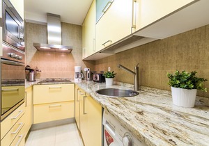 Bright & Modern 2BR Apartment in Heart of Upscale Barrio Salamanca. Great Views
