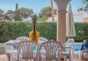 Chalet Villa El Pinar 2 with Pool, Garden & Wi-Fi