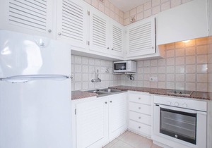 Cheap & Chic: 3-bedroom apartment in Son Bou