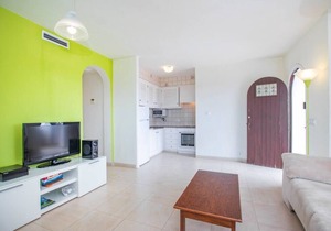 Cheap & Chic: 3-bedroom apartment in Son Bou