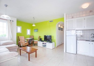 Cheap & Chic: 3-bedroom apartment in Son Bou