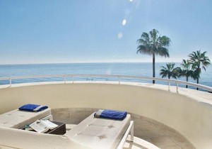 D12 Espectacular y moderno apartamento en primera línea - Estepona - Sinfonia del Mar