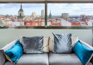 El encanto de Madrid en un hermoso apartamento.