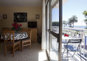First floor apartment by the beach