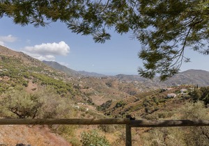 Holiday Home Cortijo Montes with Mountain & Sea View, Wi-Fi, Pool, Garden, Parking; Pets Allowed