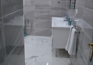 Impressive 1 Bed Apartment with a Stunning Bathroom and Terrace Cb4ev