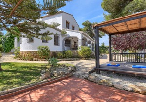 Large and comfortable villa in Javea, Costa Blanca, Spain with private pool for 6 persons