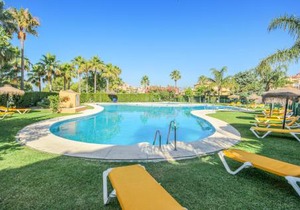 Lovely Apartment In Calahonda With Wifi