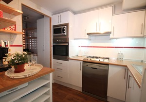 Lovely BEST LOCATION, SUNNY Penthouse, CENTRAL HEATED, AIRCO, WIFI, BEACH, POOL