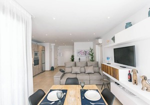 Luxury Apartment with Mountain View, Garden & Wi-Fi