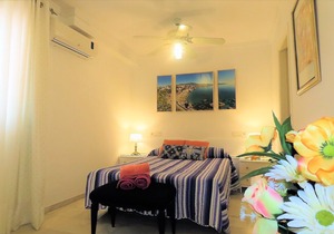 Luxury Apartment with Private Garage and Communal Pool. FREE WIFI