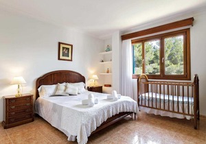 Manresa Villa Sleeps 8 Air Con WiFi