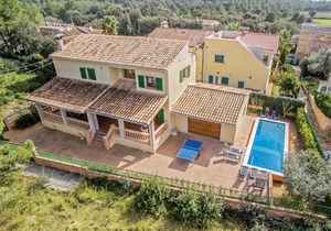 Manresa Villa Sleeps 8 Air Con WiFi