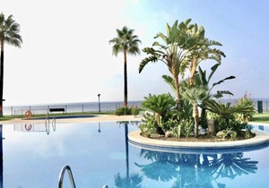 Mi Capricho 400 Beachfront Apartment with sea view