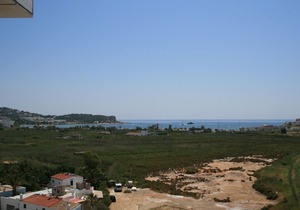 Modern and luxurius property with terrace and sea view, it can accommodate 4 guests