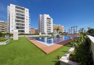 Modern ground floor apartment with 80m² terrace + parking at La Mata beach