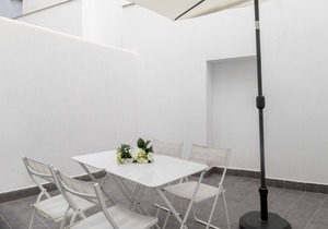 Pompidou Boutique Apartment with Terrace 1B