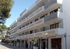 Pujols15 : Very central apartment overlooking the pine forest of Es Pujols.