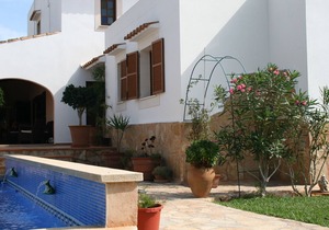 Quiet area, close to beach & amenities with AA/CC and privat pool