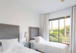 Royal Apartment 2 /freeWiFi,sharedpool,freeparking