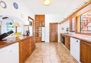 Villa Es Mirador with Sea View, Wi-Fi, A/C, Terrace & Garden; Parking Available