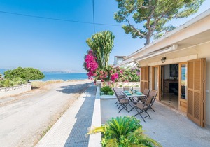 Villa Manresa - Four Bedroom Villa, Sleeps 7