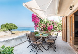 Villa Manresa - Four Bedroom Villa, Sleeps 7