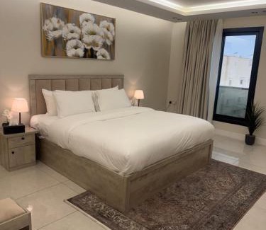 Al Aqiq Apartment | شقة أنيقة غرفتين نوم وصالة مودرن 013l