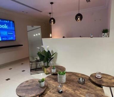 Riyadh Apartment | شقة فندقية بتصميم عصري وبأثاث فاخر ودخول ذاتي.