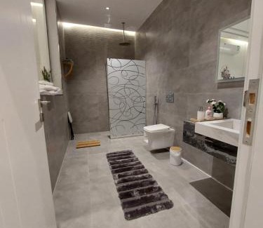 Medina Apartment | شقه فاخره بجوار الراشد مول