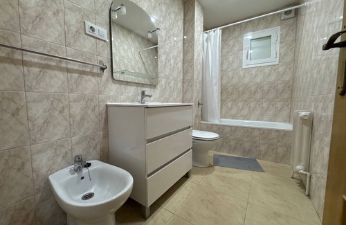 Mostoles Apartment | 110 m² Apartment ∙ 5 bedrooms ∙ 5 guests