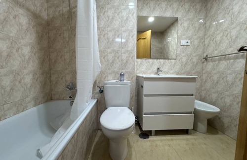 Mostoles Apartment | 110 m² Apartment ∙ 5 bedrooms ∙ 5 guests