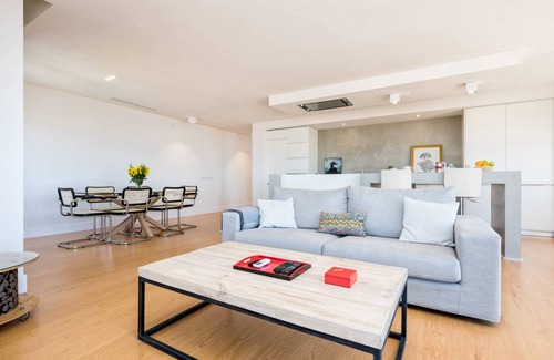 Ensanche Centro Apartment | 130 m² Apartment ∙ 2 bedrooms ∙ 4 guests