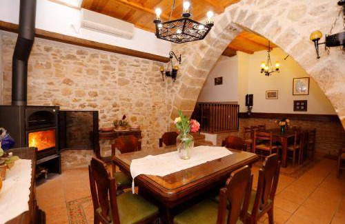 Albocasser House | 180 m² House ∙ 5 bedrooms ∙ 15 guests