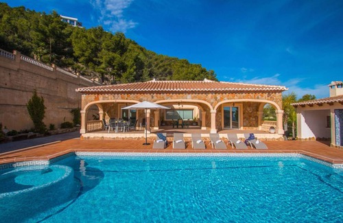 Empedrola Villa | 180 m² Villa ∙ 4 bedrooms ∙ 8 guests
