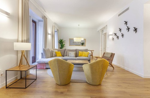 Cortes Apartment | 200 m² Apartment ∙ 4 bedrooms ∙ 9 guests