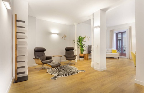 Cortes Apartment | 200 m² Apartment ∙ 4 bedrooms ∙ 9 guests