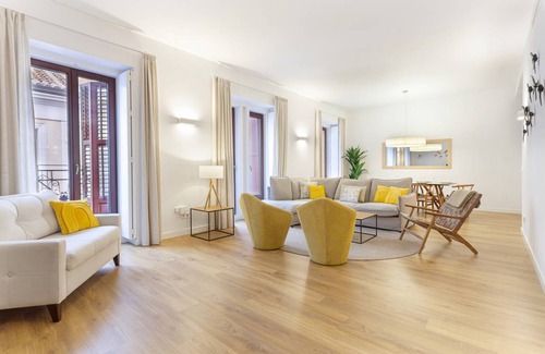 Cortes Apartment | 200 m² Apartment ∙ 4 bedrooms ∙ 9 guests