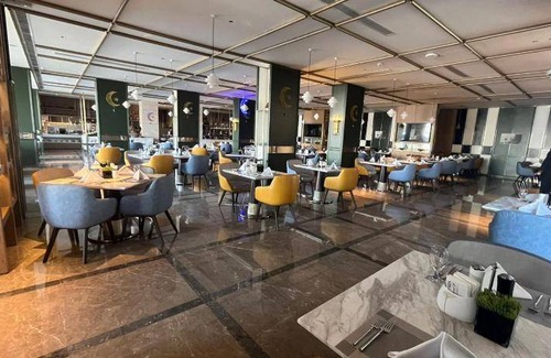 Al Hofuf Hotel | 200 m² Hotel ∙ 3 bedrooms ∙ 127 guests
